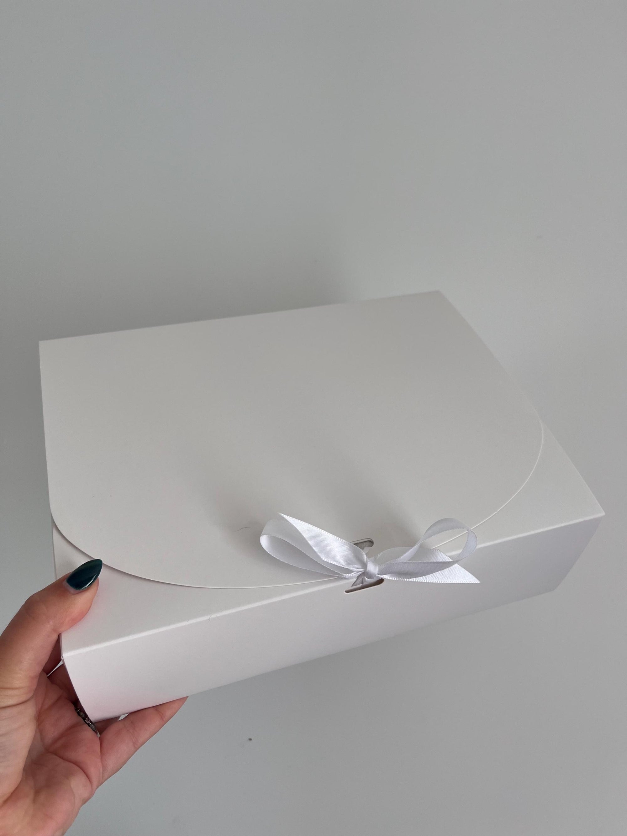 Personalised Gift Box welcome to the world Baby Keepsake box Custom Gift Bag Box with Ribbon Bow with name