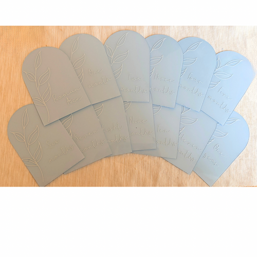 Acrylic Baby Milestone Arches Set – Personalised Monthly Age Cards (13 Pieces)